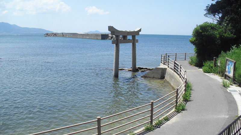 海に面したバースセンター